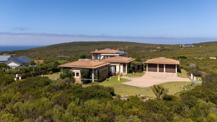 4 Bedroom Property for Sale in Whale Rock Western Cape